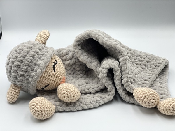 Crochet pattern for comforter / cuddly sheep