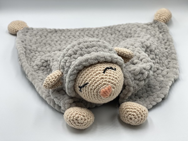Crochet pattern for comforter / cuddly sheep
