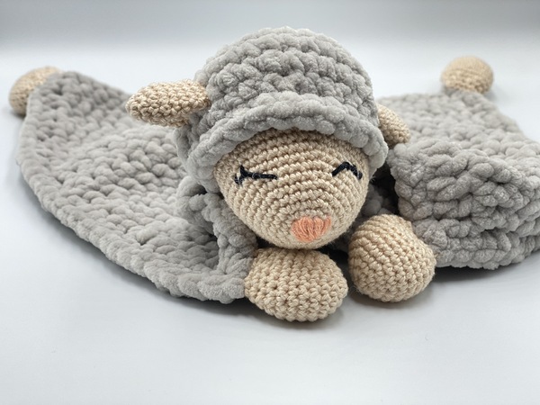 Crochet pattern for comforter / cuddly sheep