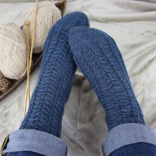 Strickanleitung Socken mit Zopfmuster – Strukturmuster Top Down – PDF