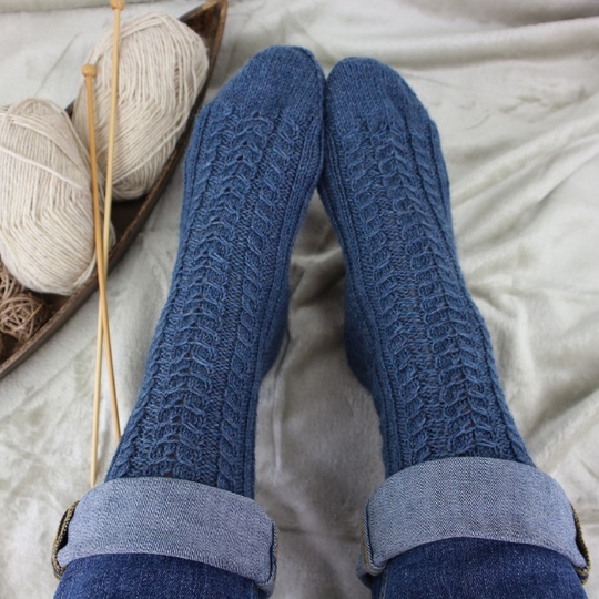 Strickanleitung Socken mit Zopfmuster – Strukturmuster Top Down – PDF