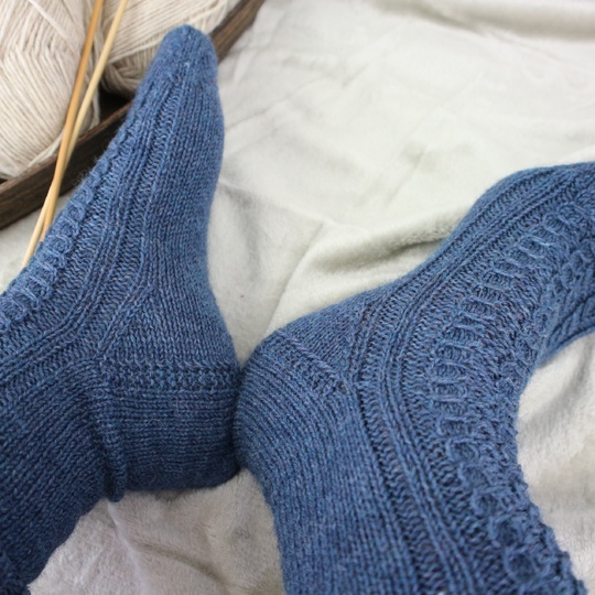 Strickanleitung Socken mit Zopfmuster – Strukturmuster Top Down – PDF