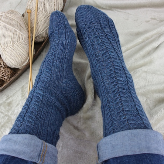 Strickanleitung Socken mit Zopfmuster – Strukturmuster Top Down – PDF