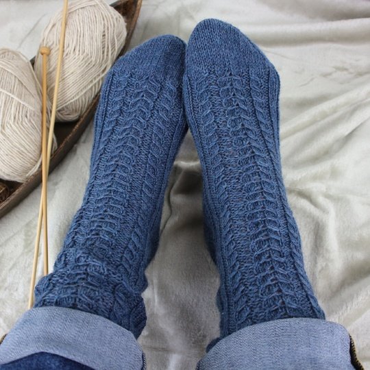 Strickanleitung Socken mit Zopfmuster – Stukturmuster Top Down – PDF