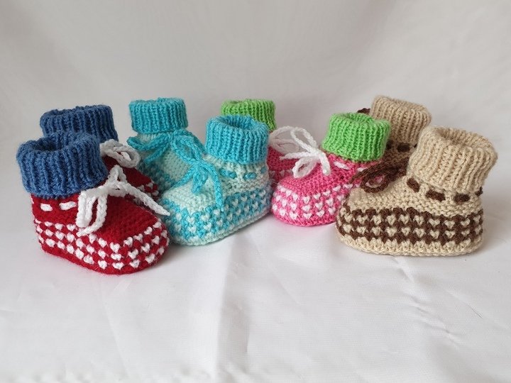Strickanleitung Babyschuhe "Herzchen", Booties mit 2 Nadeln gestrickt #288