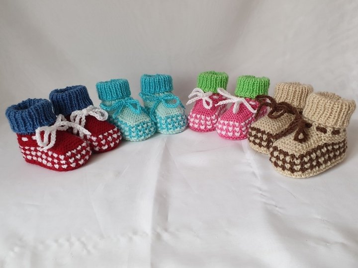 Strickanleitung Babyschuhe "Herzchen", Booties mit 2 Nadeln gestrickt #288