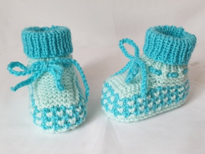 Strickanleitung Babyschuhe "Herzchen", Booties mit 2 Nadeln gestrickt #288