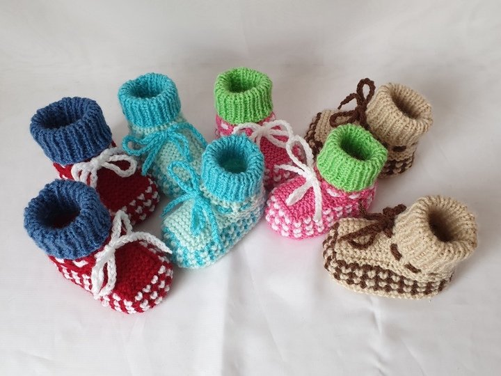 Strickanleitung Babyschuhe "Herzchen", Booties mit 2 Nadeln gestrickt #288