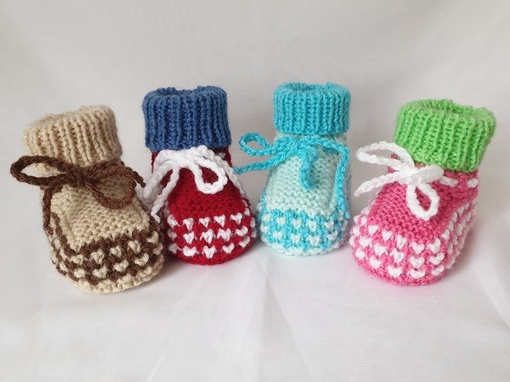 Strickanleitung Babyschuhe "Herzchen", Booties mit 2 Nadeln gestrickt #288