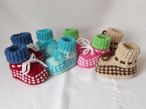 Strickanleitung Babyschuhe "Herzchen", Baby-Booties mit 2 Nadeln gestrickt