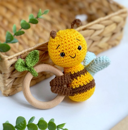 Crochet pattern Bee baby rattle