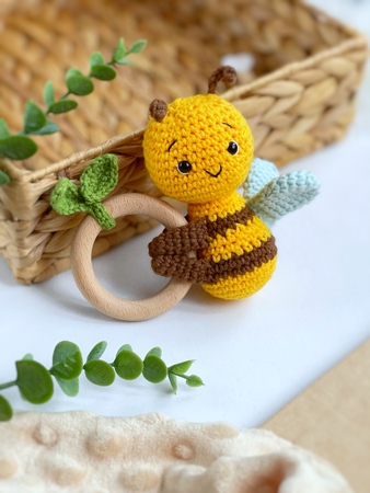 Crochet pattern Bee baby rattle