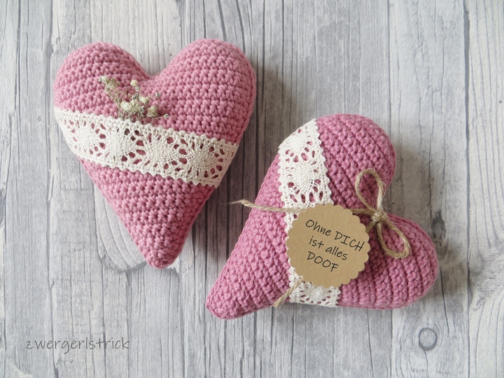einfaches und gebogenes Herz - Häkelanleitung für zwei Herzen