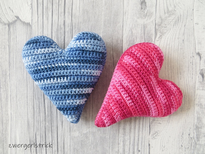 einfaches und gebogenes Herz - Häkelanleitung für zwei Herzen