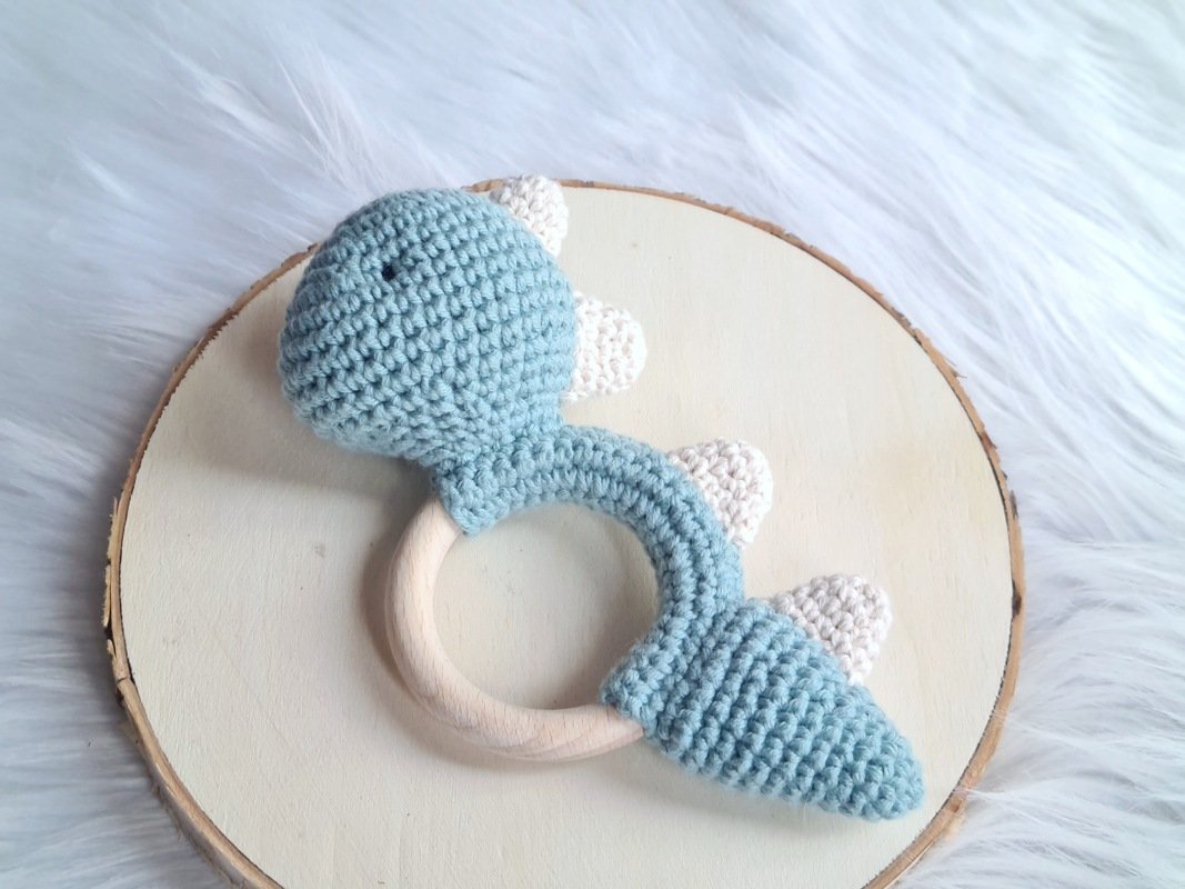 Häkelanleitung Babyrassel Greifling Dino Elias - Bild 6