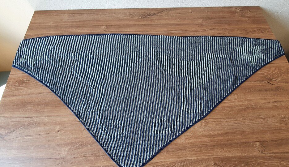 Hummingbird, Shadow Knitting, Illusion Knitting, Motif Shawl