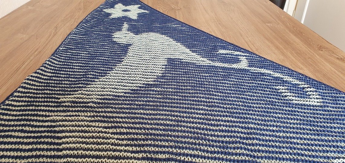 Hummingbird, Shadow Knitting, Illusion Knitting, Motif Shawl