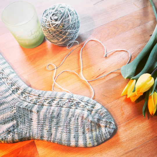 Anleitung zum Stricken Sockenmuster Early green, tolles Muster