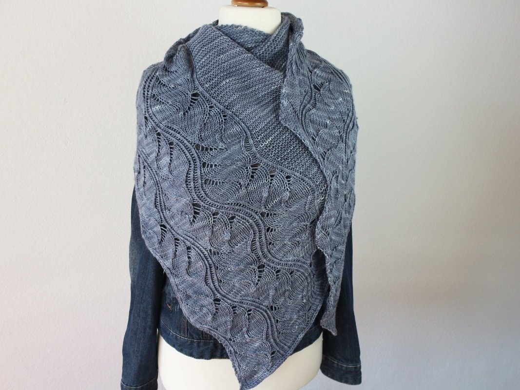 Strickanleitung asymmetrisches Dreieckstuch – Wellentuch mit Strukturmuster - Bild 4