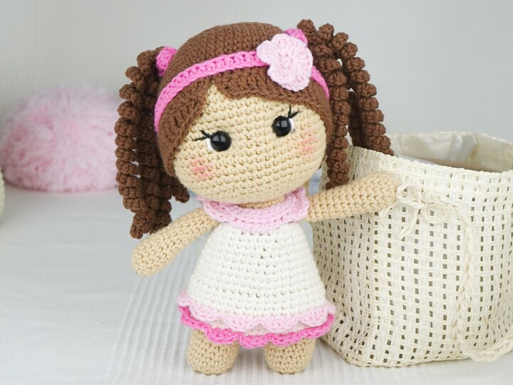 Freulein Bella aus der Little Friends Kollektion - PDF Anleitung