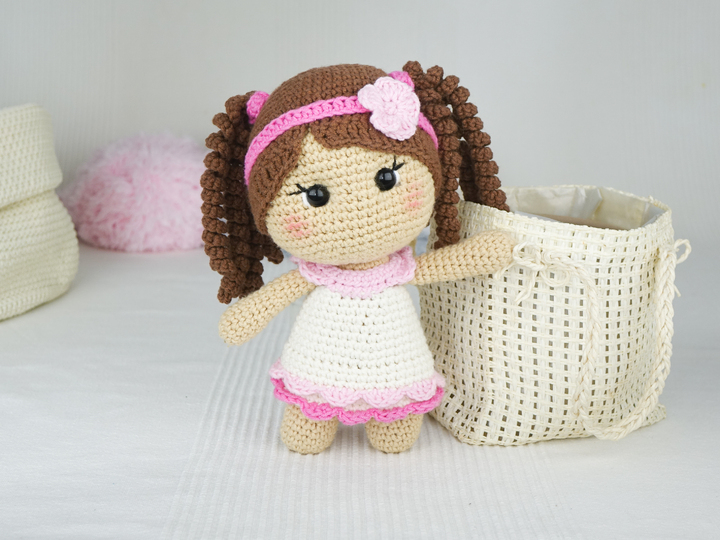 Freulein Bella aus der Little Friends Kollektion - PDF Anleitung