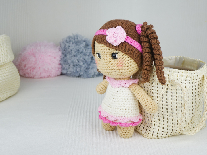 Freulein Bella aus der Little Friends Kollektion - PDF Anleitung