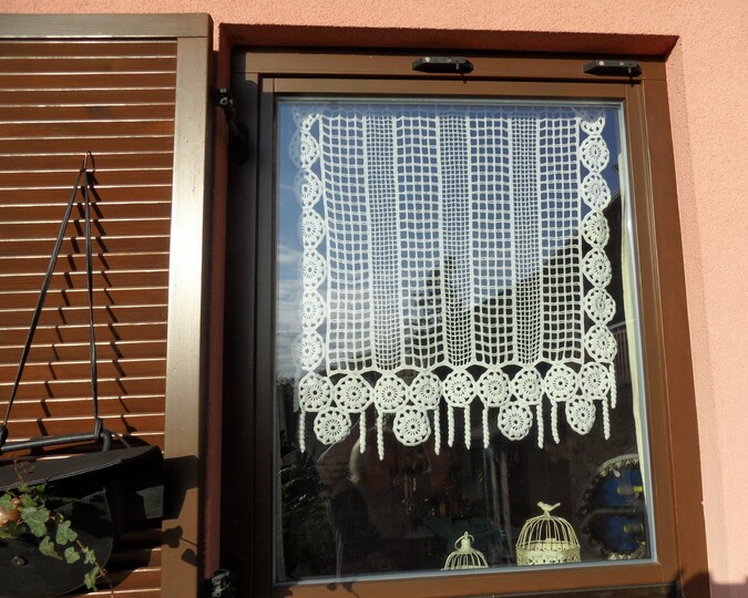 Gardine im Landhausstil, Häkelanleitung