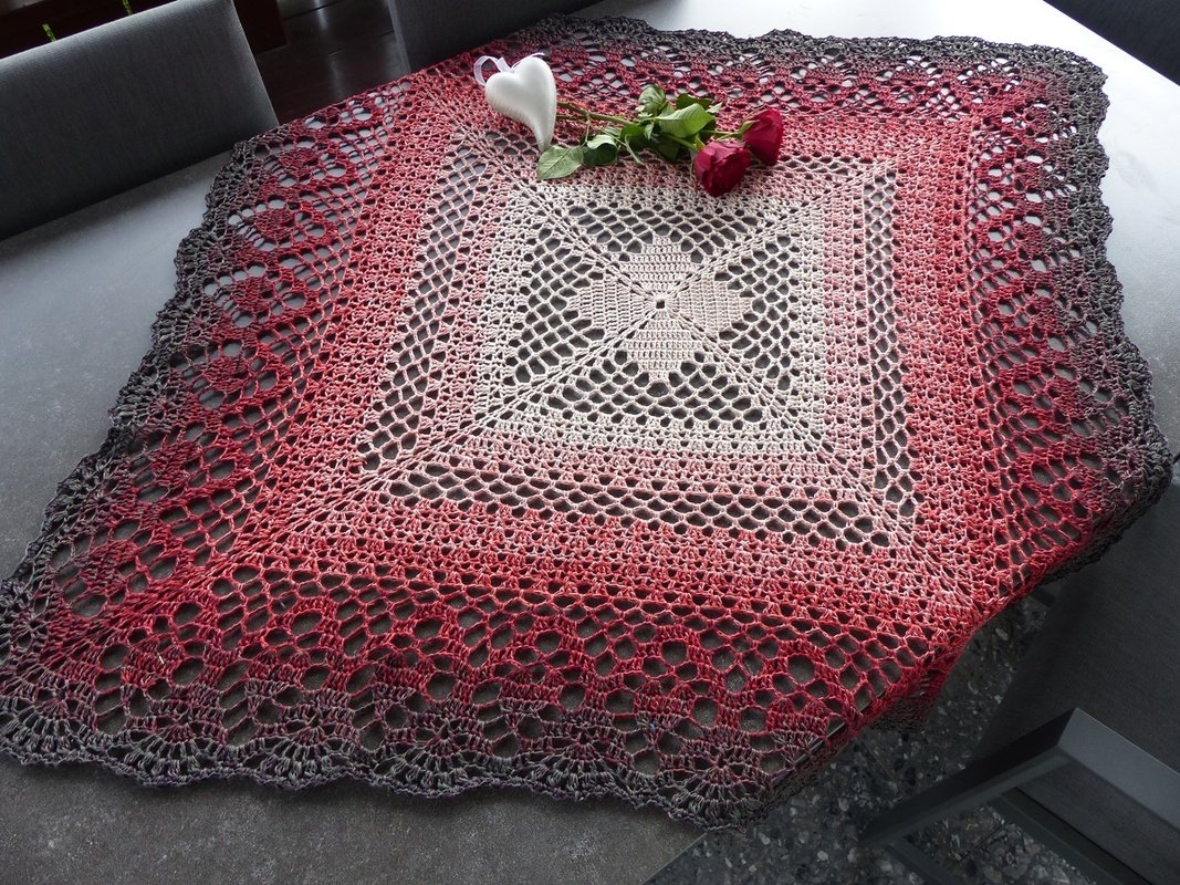 Amoroso Häkelanleitung für ein Dreieckstuch oder schöne Mitteldecke - Bild 2