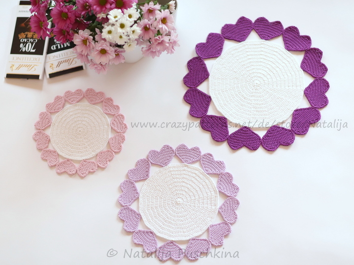 Tischdecken Set ‚Herzen‘ – Häkelanleitung