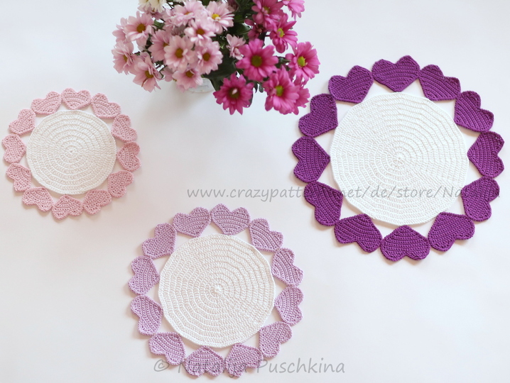 Tischdecken Set ‚Herzen‘ – Häkelanleitung