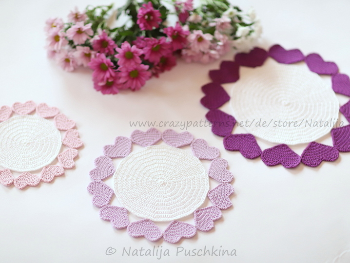 Tischdecken Set ‚Herzen‘ – Häkelanleitung