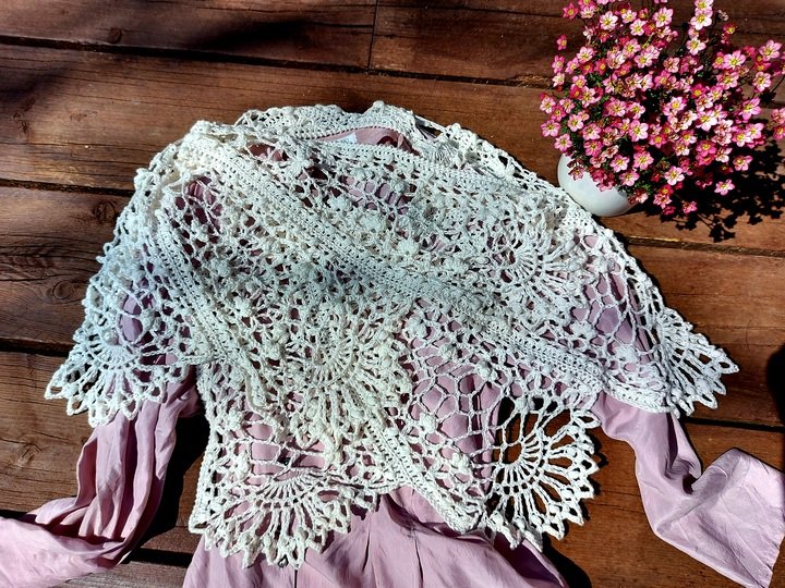 "Angola" romantisches Lacetuch oder Brauttuch Häkelanleitung