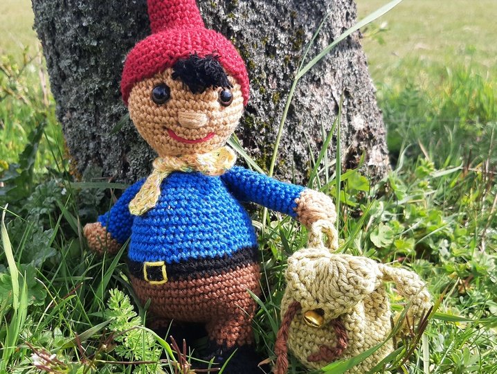 Gartenzwerg "Paul", Amigurumi, mit Rucksack