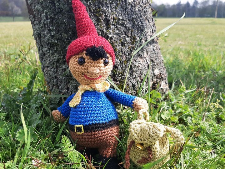 Gartenzwerg "Paul", Amigurumi, mit Rucksack
