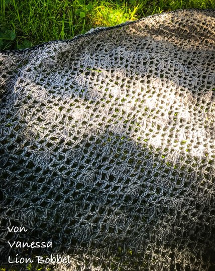 Häkelanleitung: Dreieckstuch "Blümchen"