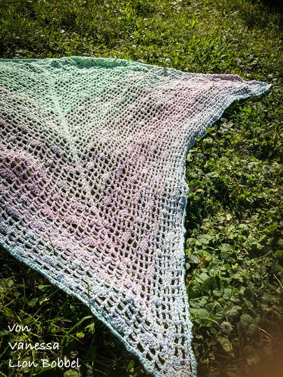 Häkelanleitung: Dreieckstuch "Blümchen"