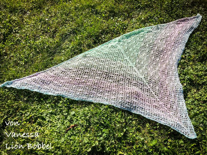 Häkelanleitung: Dreieckstuch "Blümchen"