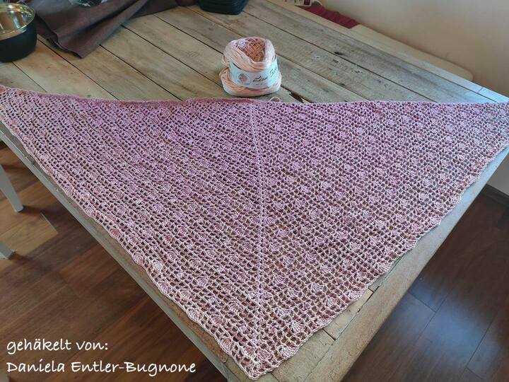 Häkelanleitung: Dreieckstuch "Blümchen"