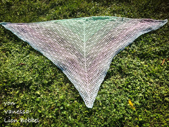 Häkelanleitung: Dreieckstuch "Blümchen"