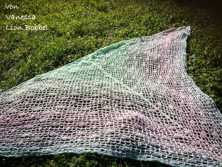 Häkelanleitung: Dreieckstuch "Blümchen"