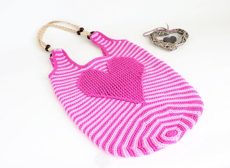 Einkaufs- & Strandtasche "L' Amour" (Gr. 45 x 36 cm; Reliefmuster)