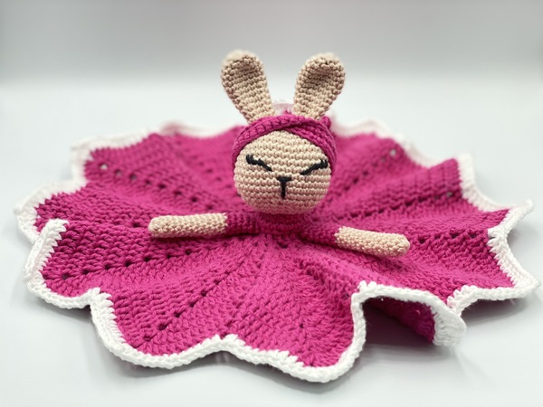 Crochet pattern for comforter / cuddly bunny