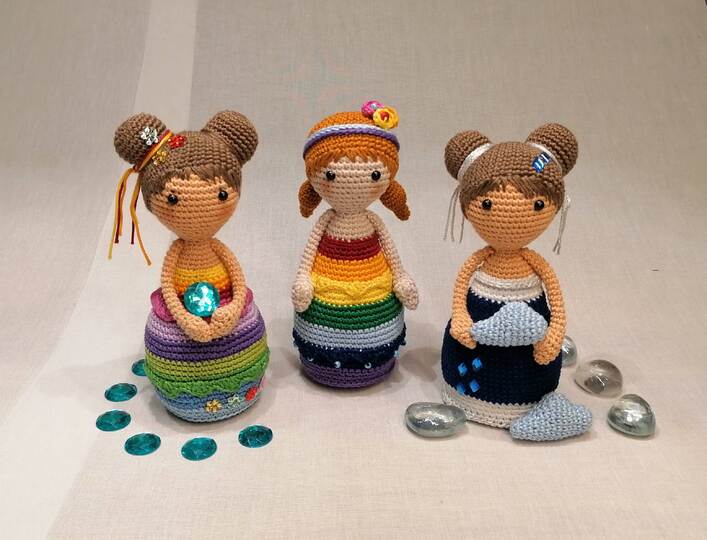 Anleitung Regenbogen Mädchen und Wölckchen Häkelpuppe