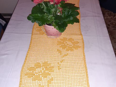 Tischläufer Blumen Häkelanleitung