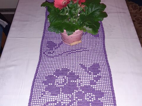 Tischläufer Blumen und Schmetterling Häkelanleitung