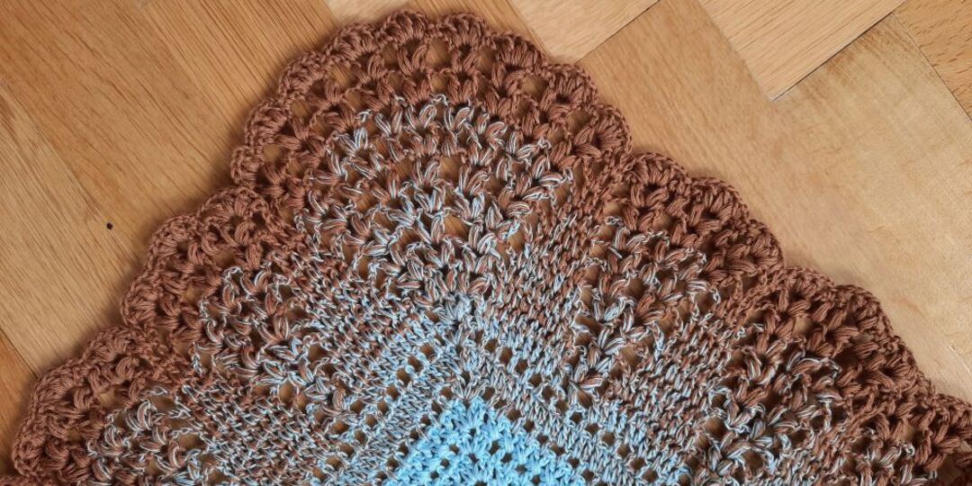 Häkelanleitung Dreieckstuch Lovely Tufts