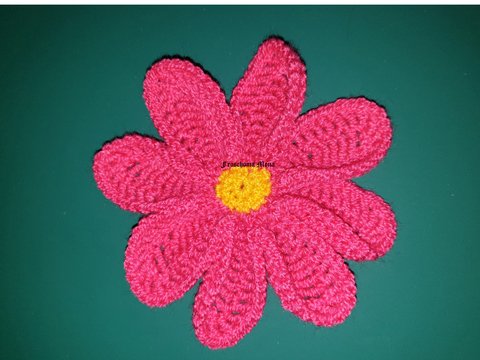 Applikation Blume häkeln mit 8 Blütenblättern Anleitung Blüte häkeln Deko