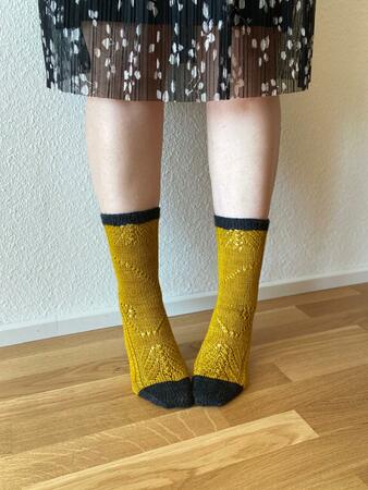 Knitting Pattern "Golden Spiral Socks"