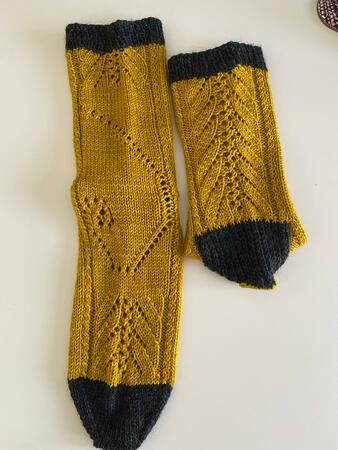 Knitting Pattern "Golden Spiral Socks"