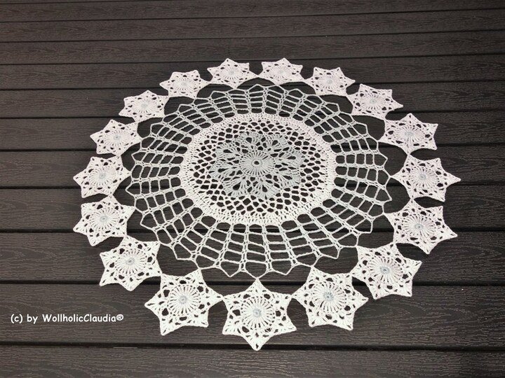 Häkelanleitung Tischläufer/ Spiraldecke "Blumenwiese"